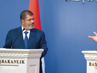 Φωτογραφία για Όταν ο Ερντογάν κοιτάζει προς τον Μόρσι μήπως βλέπει τον εαυτό του;