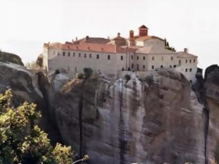 Φωτογραφία για Δείτε μια απίθανη φωτογραφία - Πεφταστέρια πάνω απο τα Mετέωρα