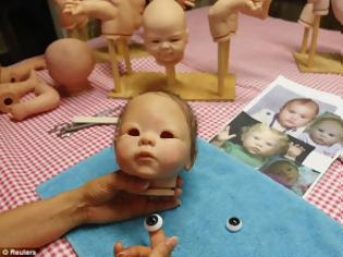 Φωτογραφία για Σoκαριστικό: Κατασκευάζουν «ζωντανές» κούκλες για γονείς που έχουν χάσει τα παιδιά τους!