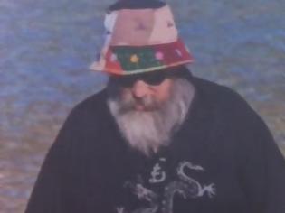 Φωτογραφία για Ανατρεπτικός και στην παραλία ο Tζίμης Πανούσης