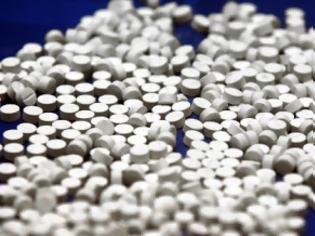 Φωτογραφία για Πάτρα: Zευγάρι κυκλοφορούσε με ναρκωτικά χάπια