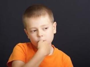 Φωτογραφία για Υγεία: Τι είναι η ονυχοφαγία; - Γιατί «τρώει» το παιδί τα νύχια του;