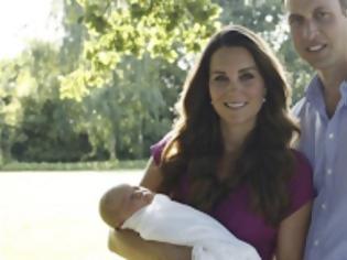 Φωτογραφία για Bρετανία: Aπογοήτευσαν οι πρώτες επίσημες φωτογραφίες του βασιλικού μωρού στην αγκαλιά της Kέητ