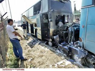 Φωτογραφία για Ένας νεκρός και δύο τραυματίες σε μετωπική αυτοκινήτου με λεωφορείο των ΚΤΕΛ Άρτας!