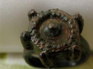 Φωτογραφία για Αρσενικό περιείχε το δαχτυλίδι-φονικό όπλο του 14ου αιώνα
