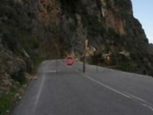 Φωτογραφία για Χανιά: Ένταση στο δρόμο που έκλεισε λόγω πτώσης βράχου σε ΙΧ