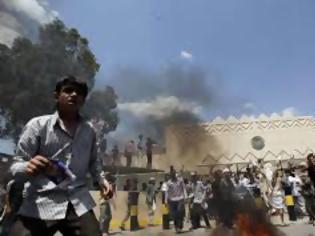 Φωτογραφία για Υεμένη: Αιματηρή βομβιστική επίθεση σε λεωφορείο με στελέχη της Πολεμικής Αεροπορίας