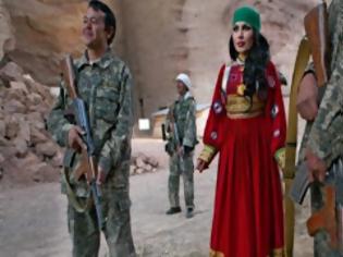 Φωτογραφία για Αριάνα: Η σταρ του Αφγανιστάν είναι επικηρυγμένη από τους Ταλιμπάν!