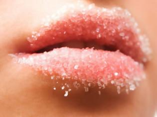 Φωτογραφία για Αποκτήστε βελούδινα χείλη με ένα φυσικό scrub