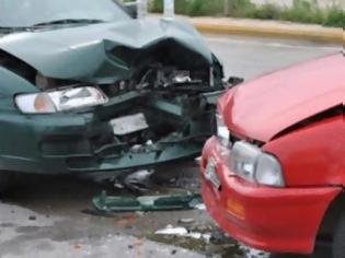 Φωτογραφία για Πάτρα: Τροχαίο ατύχημα στην Aκρωτηρίου - Ενεπλάκησαν τρία αυτοκίνητα