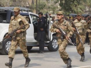 Φωτογραφία για Βομβιστική επίθεση στο Πακιστάν με πέντε νεκρούς στρατιωτικούς
