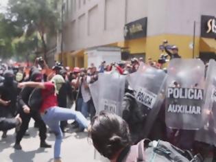Φωτογραφία για Μεξικό: Βίαια επεισόδια - Μαθητές και καθηγητές κατά της «μεταρρύθμισης»