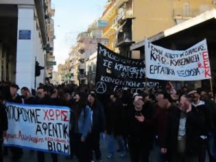 Φωτογραφία για Πάτρα: Ξεκίνησε η αντιφασιστική συγκέντρωση στην πλατεία Όλγας