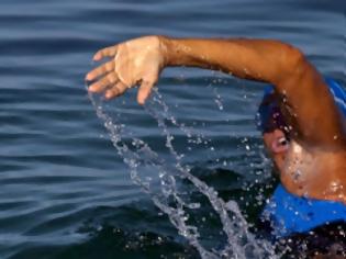 Φωτογραφία για 64χρονη κολύμπησε από την Κούβα στη Φλόριντα! [video]