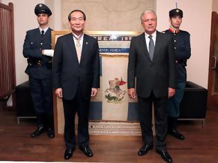 Φωτογραφία για Συνάντηση ΥΕΘΑ Δημήτρη Αβραμόπουλου με τον Υπουργό Πατριωτών και Βετεράνων της Δημοκρατίας της Κορέας Σουνγκ Τσουν Παρκ