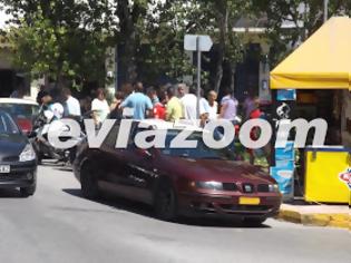Φωτογραφία για Ευβοία: Ταξιτζήδες πλακώθηκαν στη μέση του δρόμου [Video & Photos]