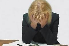 Kατασχέσεις μισθών και καταθέσεων για χρέη από 300 ευρώ
