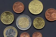 Οριακή άνοδος του ευρώ