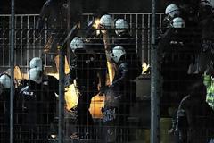 Τραυματίες αστυνομικοί στα Γιάννινα από ρίψη μολότοφ!!!...Ένας από τους άτυχους αστυνομικούς έχει ολύ σοβαρό πρόβλημα με εγκαύματα στο πρόσωπο.