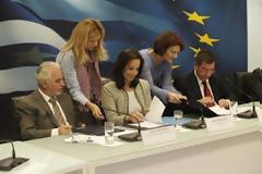 «Προίκα» 120 εκατ. ευρώ για την αναβάθμιση του κέντρου της Αθήνας      Η συμφωνία «Αθήνα Ξανά» εξασφαλίζει στην Αθήνα 100 εκ. ευρώ από το ΥΠΑΝ και 20 εκ. ευρώ από το υπουργείο Εργασίας