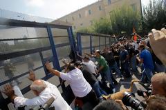 Κάγκελα παντού. Η ΕΛΑΣ αγοράζει νέους φράχτες
