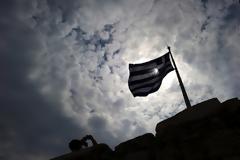 CIA για Ελλάδα: Κούρεμα χρέους ή... πόλεμος