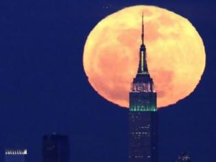 Φωτογραφία για Εκπληκτικές φωτογραφίες με το «ροζ φεγγάρι» στον ουρανό της Ν.Υόρκης