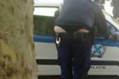 Ενοικιάζεται ο αστυνομικός της φωτογραφίας