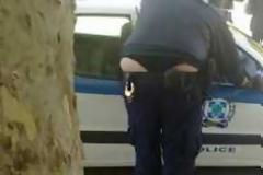Απίστευτη φωτογραφία αστυνομικού κάνει τον γύρο του διαδικτύου