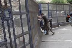 Πυρετώδεις προετοιμασίες για την οχύρωση της Βουλής