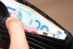 Κατασχέσεις για χρέη άνω των 300 ευρώ λένε τα μέτρα αναγκαστικής είσπραξης