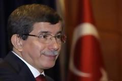 Διέκοψε το ταξίδι του στη Κίνα ο Νταβούτογλου, λόγω Συρίας