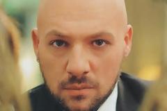 Έλεος! Απέλυσαν εργαζομένους στον ALPHA γιατί δεν γυάλισαν τα παπούτσια του Μουτσινά!