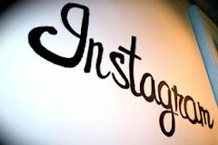 Το Facebook ανακοίνωσε την εξαγορά του δημοφιλούς Instagram έναντι ενός δισεκατομμυρίου!!!
