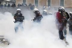 Παραβίαση ανθρωπίνων δικαιωμάτων η ρίψη δακρυγόνων κατά διαδηλωτών