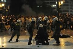 Παραβίαση ανθρωπίνων δικαιωμάτων η ρίψη δακρυγόνων