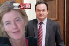 Ο κόσμος χάνεται κι ο Παπακωνσταντίνου... χτενίζεται