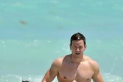 Mark Wahlberg: Γιατί αφαίρεσε τα τατουάζ του