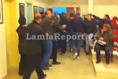 Λαμία: Χαμός στο δημοτικό συμβούλιο Λαμίας έπειτα από ναζιστικό χαιρετισμό μέλους της Χ.Α...(βίντεο)