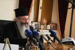 Απέκλεισε οδόφραγμα ο Επίσκοπος Καρπασίας Το ψευδοκράτος δεν του επιτρέπει να συναντήσει το ποίμνιό του