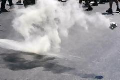 Παραβιάζει τα ανθρώπινα δικαιώματα η ρίψη δακρυγόνων