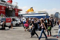 Διστακτικοί λόγω των απεργιών οι Καναδοί τουρίστες