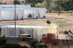 Σοκ!!! Δίπλα από τις κεντρικές αποθήκες όπλων, πυρομαχικών και χημικών της ΕΛ.ΑΣ θα εγκατασταθούν 820 λαθρομετανάστες!