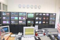 H oμάδα κουκουλοφόρων μπήκε στο στούντιο του IoanninaTV κατά την διάρκεια αθλητικής εκπομπής...