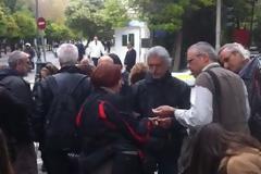 Διαμαρτυρία φωτορεπόρτερ για τον Μάριο Λώλο έξω από το Προεδρικό Μέγαρο!