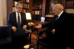 ΘΥΡΟΚΟΛΛΕΙΤΑΙ ΤΟ ΔΙΑΤΑΓΜΑ ΓΙΑ ΤΗΝ ΔΙΑΛΥΣΗ ΤΗΣ ΒΟΥΛΗΣ (VIDEO)
