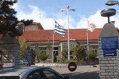 Γιατρός συνελήφθη για χρηματισμό - Κατέρρευσε όταν είδε τους αστυνομικούς [video]