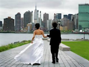Φωτογραφία για 25χρονη διέδιδε πως έχει καρκίνο για να συγκεντρώσει χρήματα για να παντρευτεί