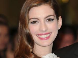 Φωτογραφία για Το ξυρισμένο νέο look της Anne Hathaway ( Photos )