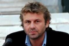 Ο Απόστολος Γκλέτσος πλάκωσε στο ξύλο εργολάβο ( Video )